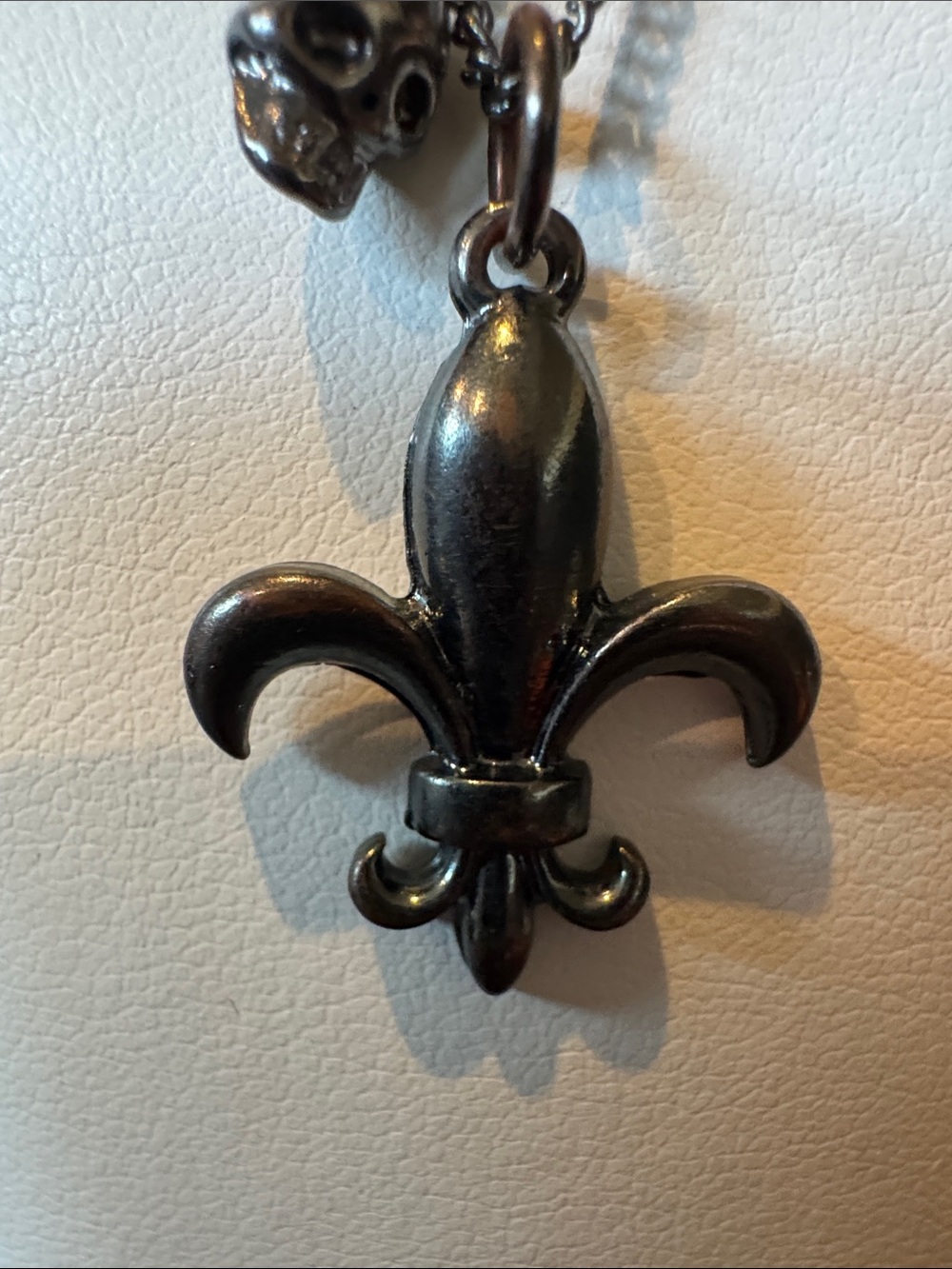 Gunmetal Fleur-de-Lis Pendant Necklace - Picture 2 of 5